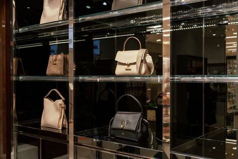 Luxury Handbags Insights: Exploring Designs, Materials, Features, and Trends