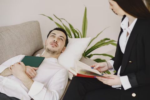 Mental Health Tips & Insights: Strategies for Selecting a Transformative Retreat