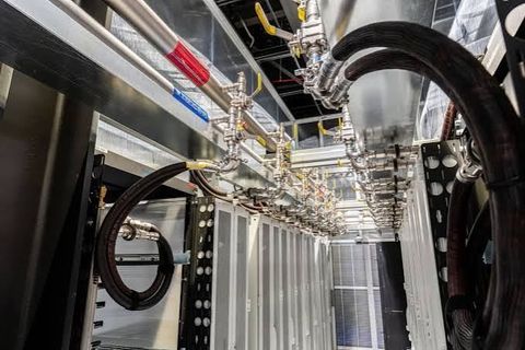 Data Center Liquid Cooling Systems: Types, Components, and Uses